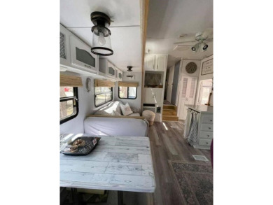 Fantastic 2006 5th wheel with an attached Durabilt sunroom for on Avalon Golf Club in New Jersey - for sale on GolfHomes.com, golf home, golf lot