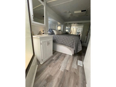 Fantastic 2006 5th wheel with an attached Durabilt sunroom for on Avalon Golf Club in New Jersey - for sale on GolfHomes.com, golf home, golf lot