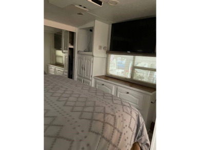 Fantastic 2006 5th wheel with an attached Durabilt sunroom for on Avalon Golf Club in New Jersey - for sale on GolfHomes.com, golf home, golf lot