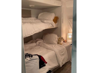Fantastic 2006 5th wheel with an attached Durabilt sunroom for on Avalon Golf Club in New Jersey - for sale on GolfHomes.com, golf home, golf lot