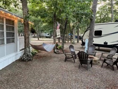 Fantastic 2006 5th wheel with an attached Durabilt sunroom for on Avalon Golf Club in New Jersey - for sale on GolfHomes.com, golf home, golf lot