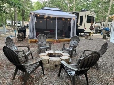 Fantastic 2006 5th wheel with an attached Durabilt sunroom for on Avalon Golf Club in New Jersey - for sale on GolfHomes.com, golf home, golf lot