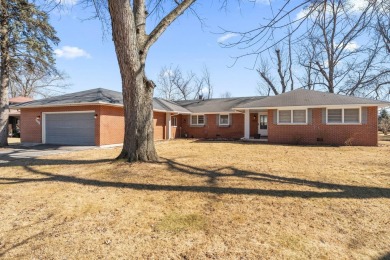 This 2,800 sq ft ranch backs up to Innsbrook Country Club golf on Innsbrook Country Club in Indiana - for sale on GolfHomes.com, golf home, golf lot