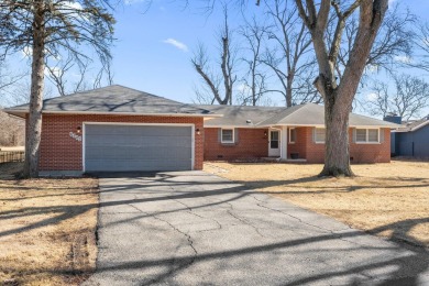 This 2,800 sq ft ranch backs up to Innsbrook Country Club golf on Innsbrook Country Club in Indiana - for sale on GolfHomes.com, golf home, golf lot