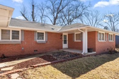 This 2,800 sq ft ranch backs up to Innsbrook Country Club golf on Innsbrook Country Club in Indiana - for sale on GolfHomes.com, golf home, golf lot