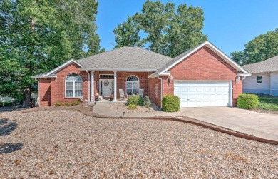 A stunning residence nestled on Dogwood golf course in Bella on Bella Vista - Metfield Golf Complex and Country Club in Arkansas - for sale on GolfHomes.com, golf home, golf lot