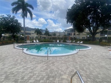GREAT PENTHOUSE CORNER UNIT . 2 BEDS/2 FULL BATHS WITH GREAT on Lauderhill Golf Course in Florida - for sale on GolfHomes.com, golf home, golf lot