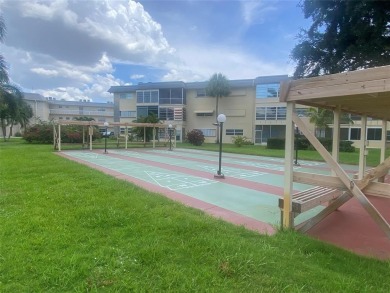 GREAT PENTHOUSE CORNER UNIT . 2 BEDS/2 FULL BATHS WITH GREAT on Lauderhill Golf Course in Florida - for sale on GolfHomes.com, golf home, golf lot