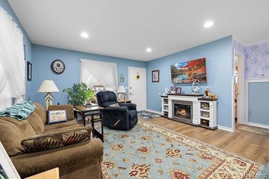 Welcome to this beautifully updated brick ranch condo, ideally on Maple Lane Golf Club in Michigan - for sale on GolfHomes.com, golf home, golf lot