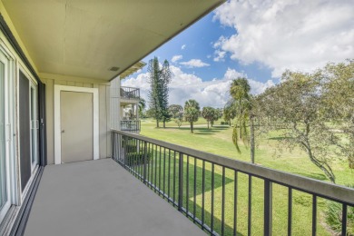 OWNER SAYS SELL!  Come see this super townhome in LIKE NEW on Riverbend Golf Club in Florida - for sale on GolfHomes.com, golf home, golf lot