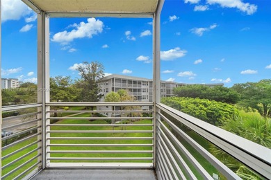 Beautiful 3 BR and 2 BA condo fully furnished. Ready to move, is on Palm-Aire Country Club and Resort - The Oaks in Florida - for sale on GolfHomes.com, golf home, golf lot