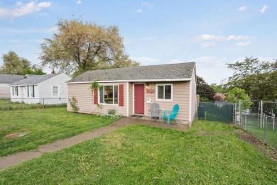 Perfect starter home! updated in 2017 and still in great on Esmeralda Golf Course in Washington - for sale on GolfHomes.com, golf home, golf lot