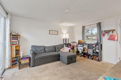 Perfect starter home! updated in 2017 and still in great on Esmeralda Golf Course in Washington - for sale on GolfHomes.com, golf home, golf lot