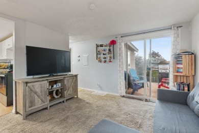 Perfect starter home! updated in 2017 and still in great on Esmeralda Golf Course in Washington - for sale on GolfHomes.com, golf home, golf lot