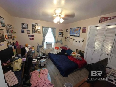 Charming 3-bedroom, 2-bath home with 1,430 sq ft located in the on Lake Forest Yacht and Country Club in Alabama - for sale on GolfHomes.com, golf home, golf lot