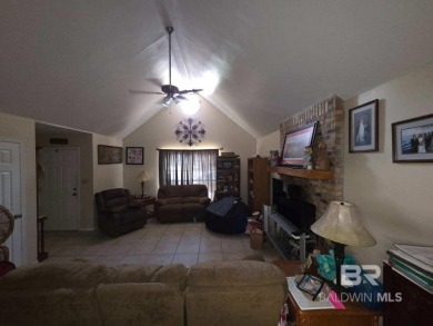 Charming 3-bedroom, 2-bath home with 1,430 sq ft located in the on Lake Forest Yacht and Country Club in Alabama - for sale on GolfHomes.com, golf home, golf lot