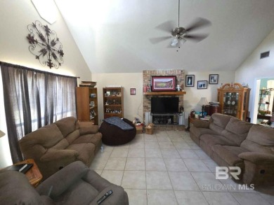 Charming 3-bedroom, 2-bath home with 1,430 sq ft located in the on Lake Forest Yacht and Country Club in Alabama - for sale on GolfHomes.com, golf home, golf lot