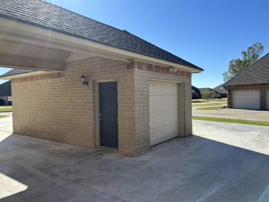 This gorgeous property is located on the Pheasant Run Golf on Pheasant Run in Oklahoma - for sale on GolfHomes.com, golf home, golf lot