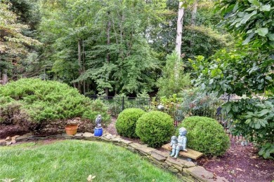 Impeccably maintained, transitional home in the heart of Ford's on Fords Colony Country Club in Virginia - for sale on GolfHomes.com, golf home, golf lot