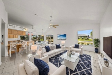 Waterfront Home with Oversized cul-de-sac Lot in Shamrock Lakes! on El Rio Golf Course and Club in Florida - for sale on GolfHomes.com, golf home, golf lot