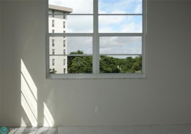 HUGE PRICE REDUCTION! This 5th-floor condo offers 1,500 square on Palm-Aire Country Club and Resort - The Oaks in Florida - for sale on GolfHomes.com, golf home, golf lot