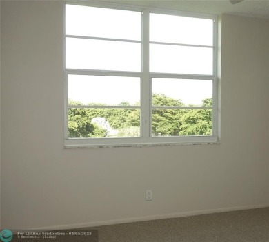 HUGE PRICE REDUCTION! This 5th-floor condo offers 1,500 square on Palm-Aire Country Club and Resort - The Oaks in Florida - for sale on GolfHomes.com, golf home, golf lot