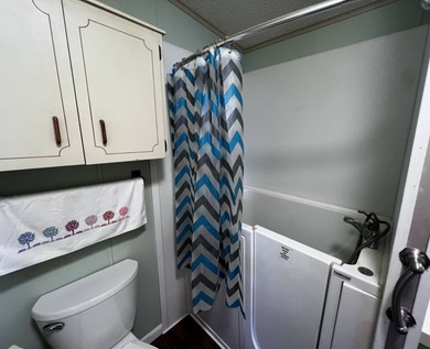 This 2-bedroom, 2-bath home offers 1,296 sq ft of comfortable on Lake Henry Golf Club in Florida - for sale on GolfHomes.com, golf home, golf lot