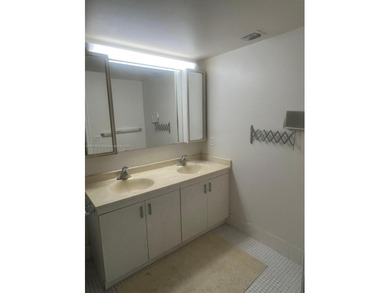 OWNER MOTIVATED!!!! THIS IS YOUR OPPORTUNITY TO MAKE THE BEST on Wynmoor Golf Course in Florida - for sale on GolfHomes.com, golf home, golf lot