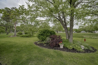 Updated ranch on Cress Creek Golf Course! Too many updates to on Cress Creek Country Club in Illinois - for sale on GolfHomes.com, golf home, golf lot