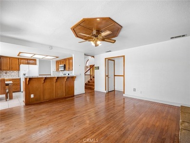 This 1987 built 2,032 sq ft home offers a common room with an on Silver Lakes Golf Course in California - for sale on GolfHomes.com, golf home, golf lot