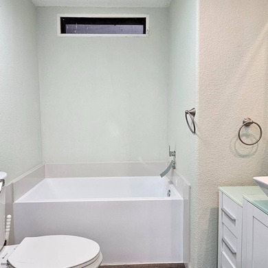 Screaming Hot Bargain! This home is move-in ready and received a on The Meadows At Countrywood in Florida - for sale on GolfHomes.com, golf home, golf lot