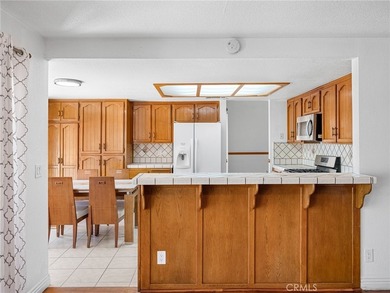 This 1987 built 2,032 sq ft home offers a common room with an on Silver Lakes Golf Course in California - for sale on GolfHomes.com, golf home, golf lot