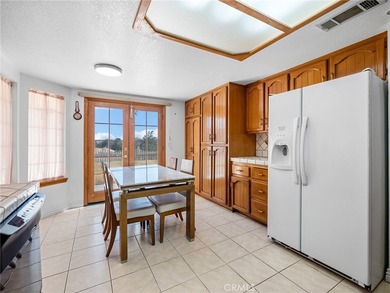 This 1987 built 2,032 sq ft home offers a common room with an on Silver Lakes Golf Course in California - for sale on GolfHomes.com, golf home, golf lot