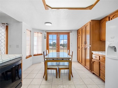 This 1987 built 2,032 sq ft home offers a common room with an on Silver Lakes Golf Course in California - for sale on GolfHomes.com, golf home, golf lot