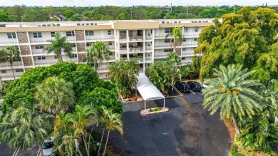 PALM AIRE COUNTRY CLUB in POMPANO BEACH in CYPRESS GROVE. THIS 3 on Oaks Country Club in Florida - for sale on GolfHomes.com, golf home, golf lot