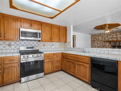 This 1987 built 2,032 sq ft home offers a common room with an on Silver Lakes Golf Course in California - for sale on GolfHomes.com, golf home, golf lot