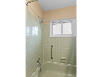 Welcome to this beautifully maintained 2-bedroom, 2-bath home on Mainlands Golf Club in Florida - for sale on GolfHomes.com, golf home, golf lot