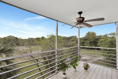 PALM AIRE COUNTRY CLUB in POMPANO BEACH in CYPRESS GROVE. THIS 3 on Oaks Country Club in Florida - for sale on GolfHomes.com, golf home, golf lot