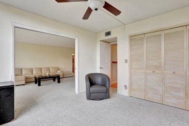 PALM AIRE COUNTRY CLUB in POMPANO BEACH in CYPRESS GROVE. THIS 3 on Oaks Country Club in Florida - for sale on GolfHomes.com, golf home, golf lot