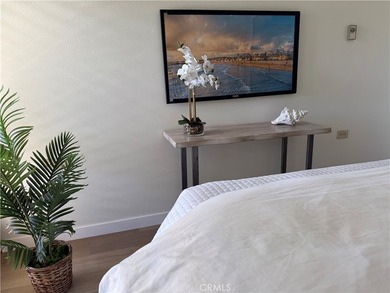 This charming 1 bedroom 1-bathroom cottage is facing southwest on Leisure World Seal Beach Golf Course in California - for sale on GolfHomes.com, golf home, golf lot