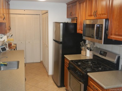 Really nice 2 story condo in Blue Ridge offering living room on Blue Ridge Golf Club in New York - for sale on GolfHomes.com, golf home, golf lot
