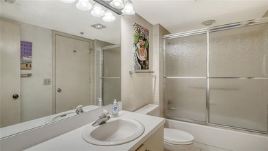 Beachplace Penthouse with Gulf Views -- Top-Floor Residence with on Links on Longboat Golf Club in Florida - for sale on GolfHomes.com, golf home, golf lot