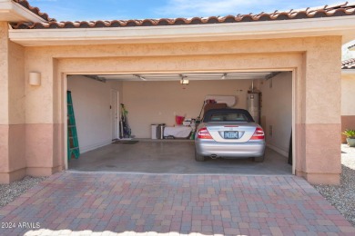 This updated 3 bedroom, 2 bath, 1421 sq ft SINGLE STORY home on on Palm Valley Golf Club  in Arizona - for sale on GolfHomes.com, golf home, golf lot