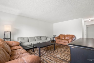 This updated 1826 ~sf 3 bedroom/2 bath END-UNIT condo is ideally on Clarkston Country Club in Washington - for sale on GolfHomes.com, golf home, golf lot