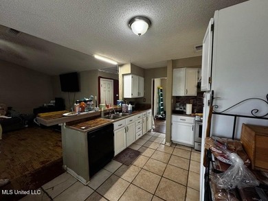 Nestled on two spacious lots, this charming 3-bedroom, 2-bath on The Kings Arrow Ranch in Mississippi - for sale on GolfHomes.com, golf home, golf lot