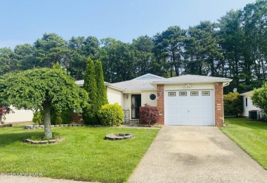 WELCOME TO 73 YORKWOOD DRIVE...first time listed ..1987 original on Lions Head Country Club in New Jersey - for sale on GolfHomes.com, golf home, golf lot