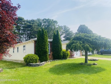 WELCOME TO 73 YORKWOOD DRIVE...first time listed ..1987 original on Lions Head Country Club in New Jersey - for sale on GolfHomes.com, golf home, golf lot