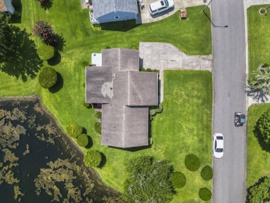A 55+ community in the heart of it all! This two bedroom, 2 bath on Indian Wells Golf Course in South Carolina - for sale on GolfHomes.com, golf home, golf lot