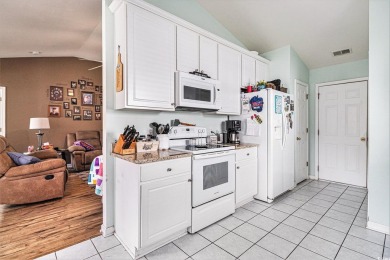 Wonderful 3 bedroom, 2 bath home located in the golf course on Arrowhead Country Club in South Carolina - for sale on GolfHomes.com, golf home, golf lot