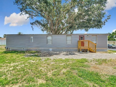 (Ver abajo en espanol)  All Ages Community - Lot rent $850 on Diamond Hill Golf and Country Club in Florida - for sale on GolfHomes.com, golf home, golf lot